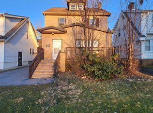 889 Woodview Rd, Cleveland Heights, OH 44121