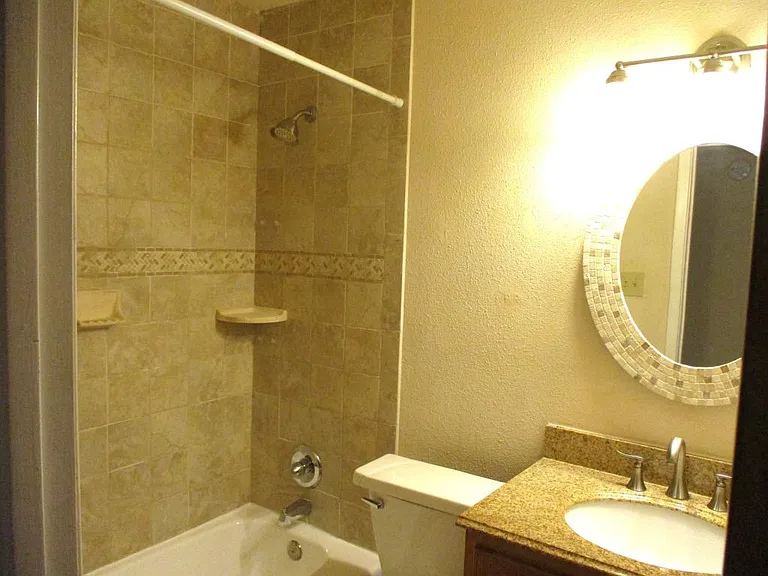 203 Yorkshire Ct — Photo 14