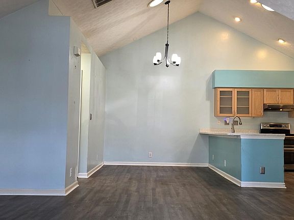 3rd image of 8039 Saint Andrews Village Dr