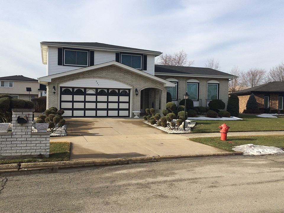 1st image of 927 E 192nd Pl