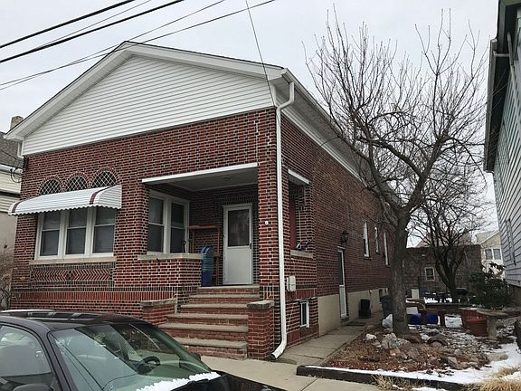 3rd image of 240 Lincoln Pl