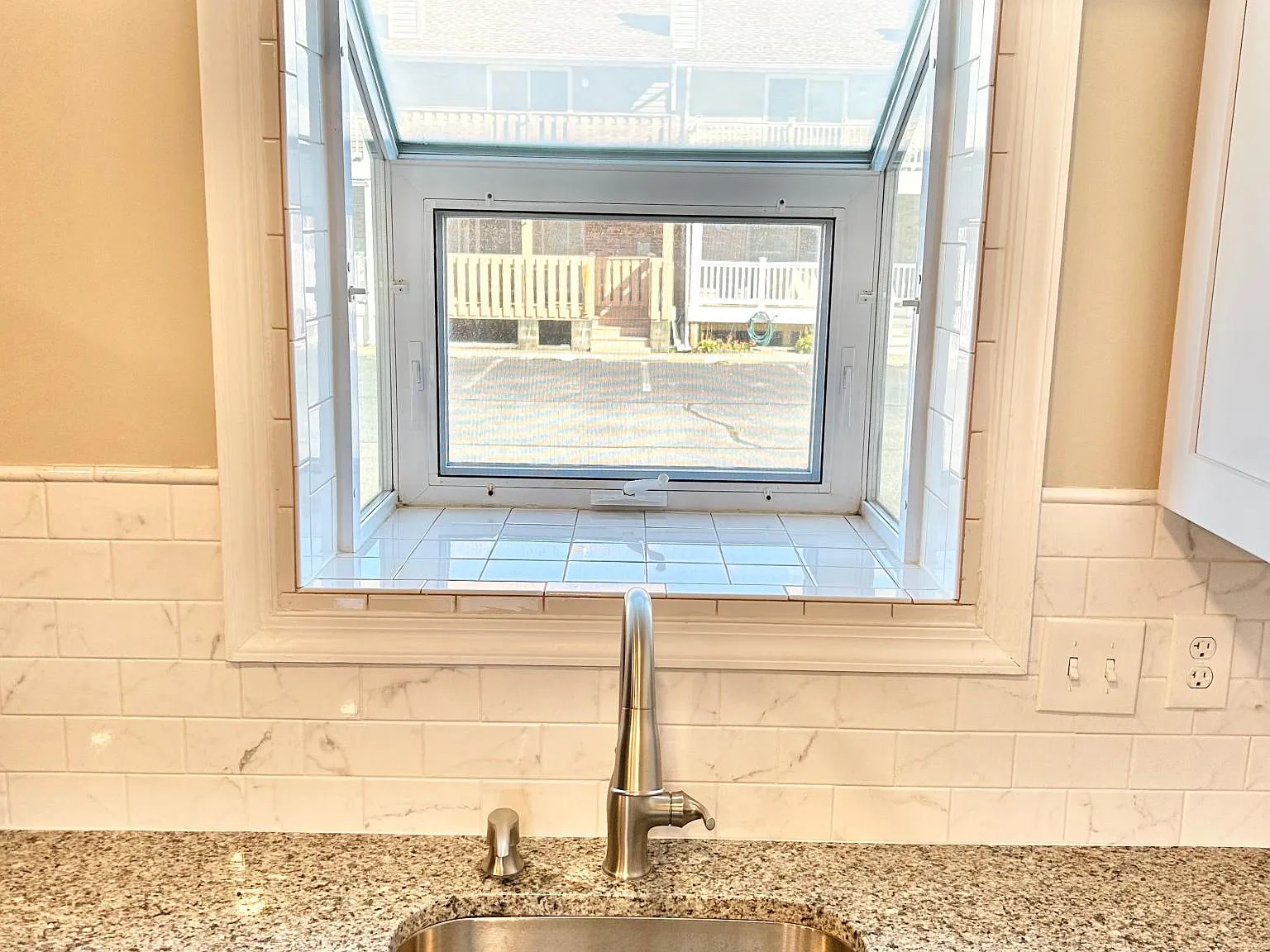 3 bed, 2.5 bath, 1640 sqft, $2,500 — Photo 3