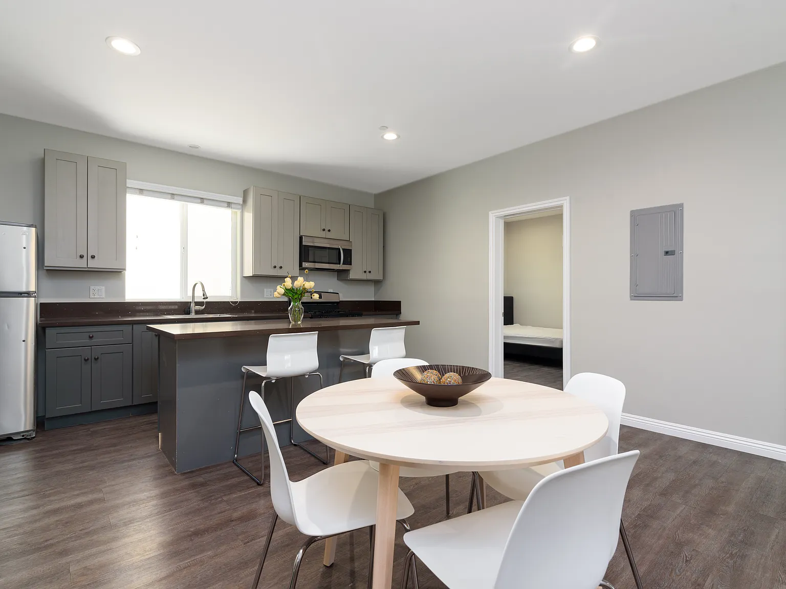 4 bed, 2995 sqft, $925 — Photo 1