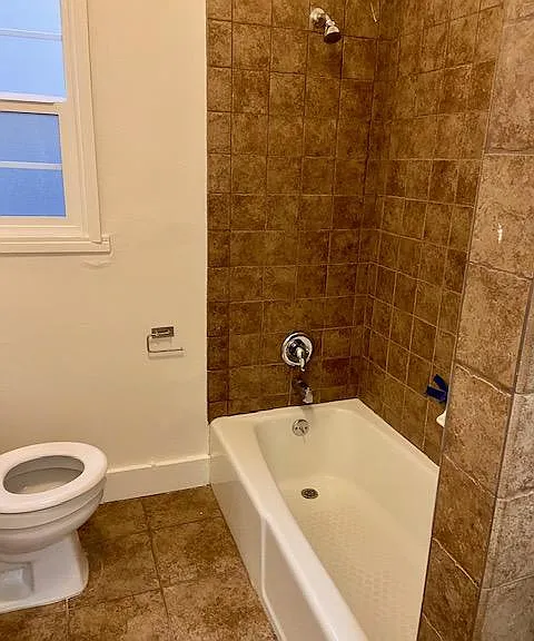 735 N Hayworth Ave — Photo 24