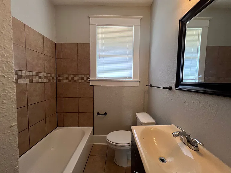 1654 Netherwood Ave — Photo 6