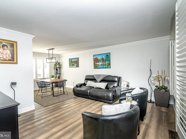 251 Fir Tree Ct — Photo 4