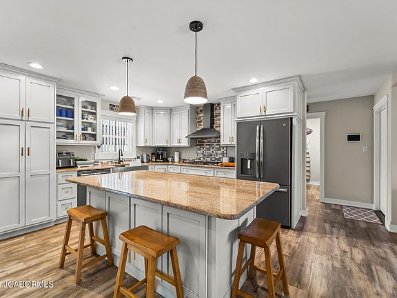 5th image of 107 N Capistrano Dr