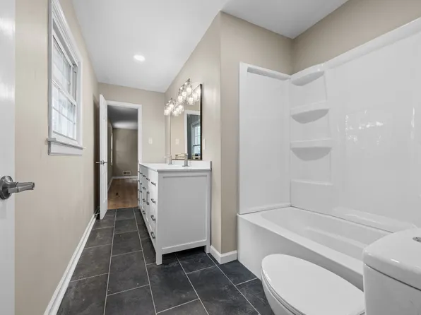 725 Temple Ct, Bowling Green, KY 42104