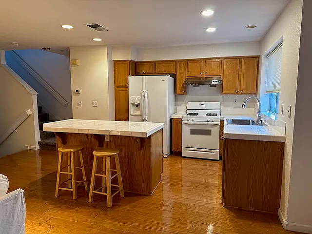 365 Pacific Dr — Photo 3