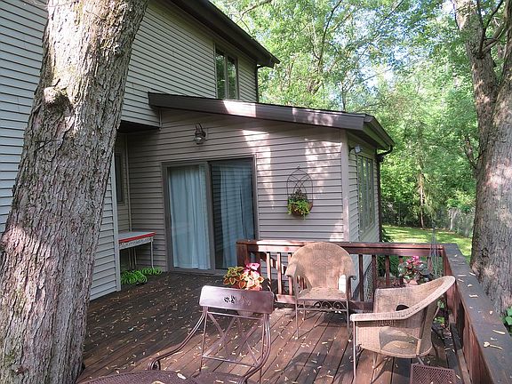 5th image of 152 S Gull Lake Dr