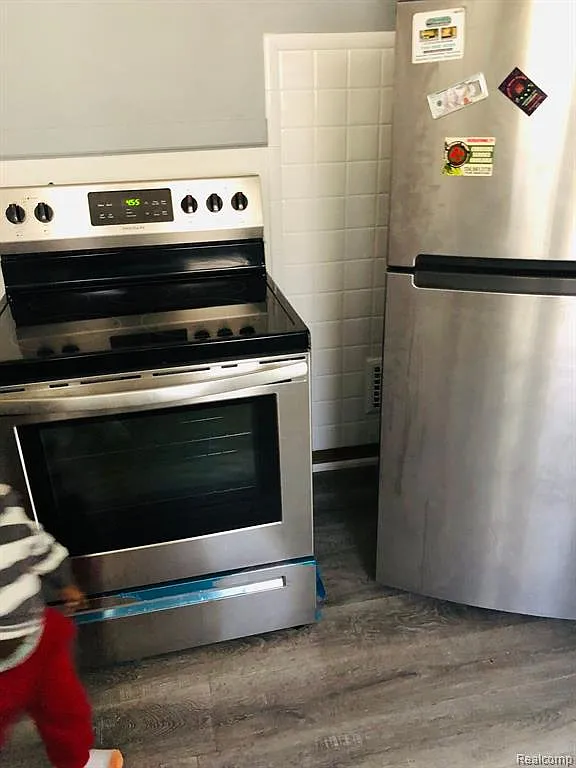 2 bed, 1.0 bath, 2394 sqft, $1,350 — Photo 4