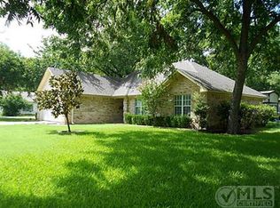 901 E 11th St, Bonham, TX 75418