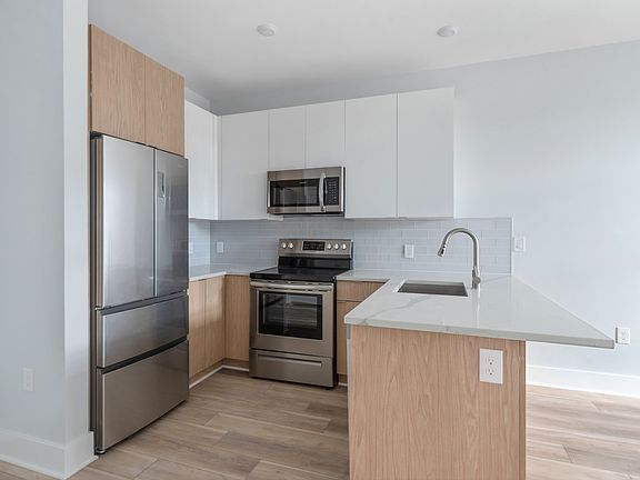 4th image of 3935 Lancaster Ave #6-1