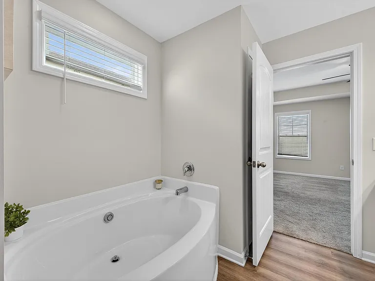 255 Mansell — Photo 26