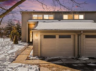 719 Watersedge Dr, Ann Arbor, MI 48105