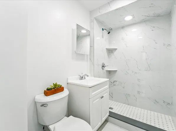 283 Griffith Street image 12 of 29