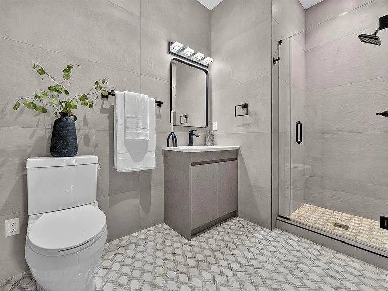 303 Washington St — Photo 21