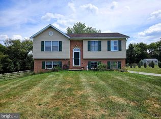 94 Chariot Ln, Falling Waters, WV 25419