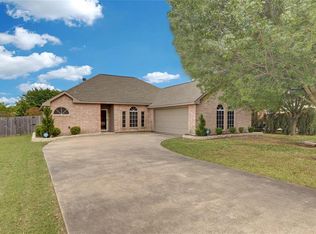 269 Cobblestone Cir, Red Oak, TX 75154