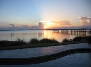 8 Perriwinkle Cir, Sewalls Pt, FL 34996
