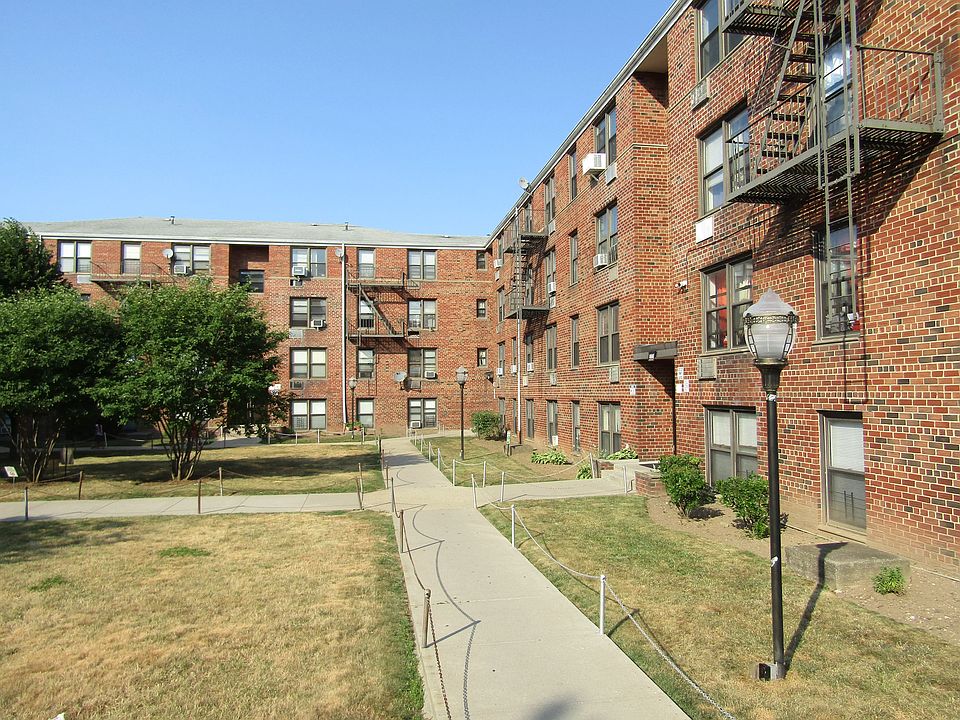 1st image of 999 E 108th St APT 1C