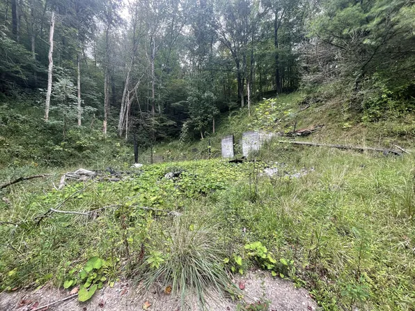 354 Holmes Hollow Rd, Charleston, WV 25312