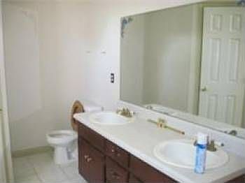 4th image of 824 Southwoods Dr