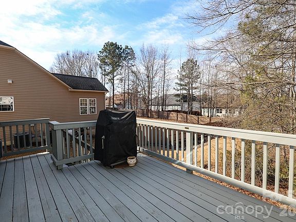 3rd image of 3025 Hiddenbrook Way