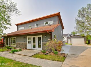 1016 21st St NW, East Grand Forks, MN 56721
