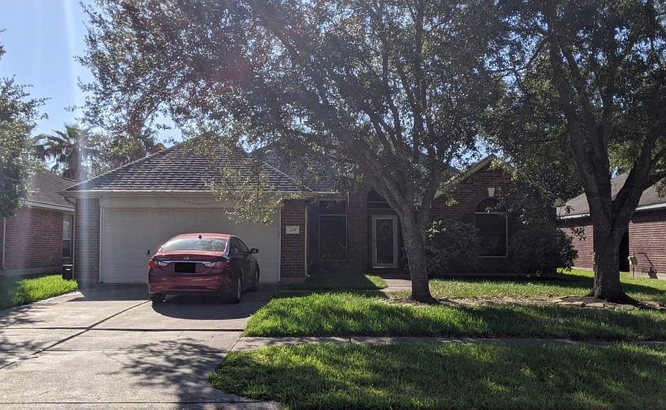 1st image of 209 Cedar Point Dr