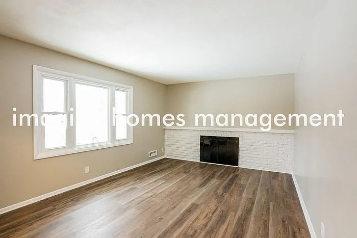 3 bed, 1.5 bath, 1800 sqft, $2,595 — Photo 2