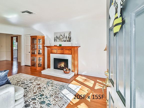 5th image of 628 N Griffith Park Dr