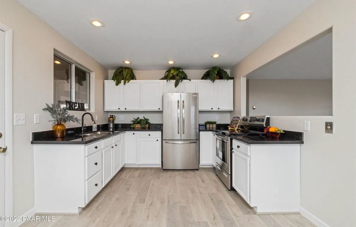 4700 E Julie Dr — Photo 3