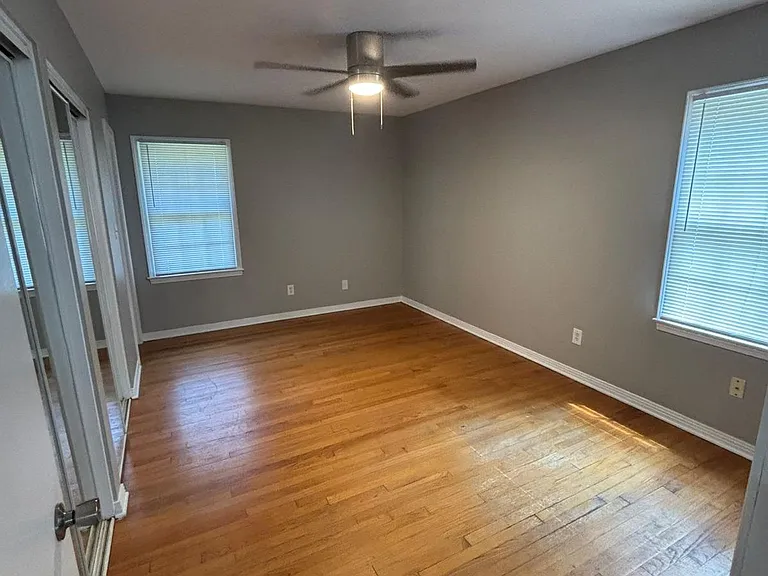 320 Vanderbilt Dr — Photo 18