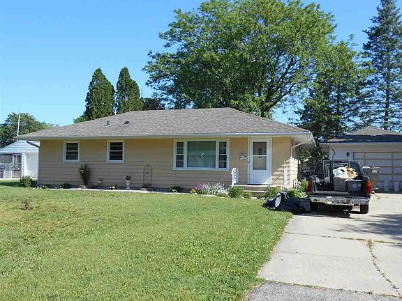 3rd image of 747 E Dogwood Dr