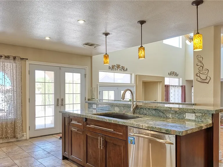 3704 N Campbell Rd — Photo 12