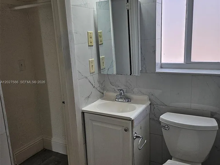 709 NE 4th Ct #2 — Photo 11