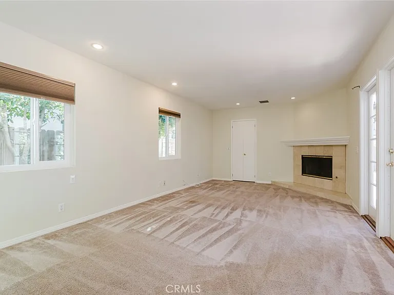 12832 Kling St — Photo 12
