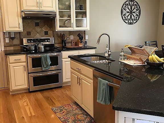 Kitchen island, hardwood flr