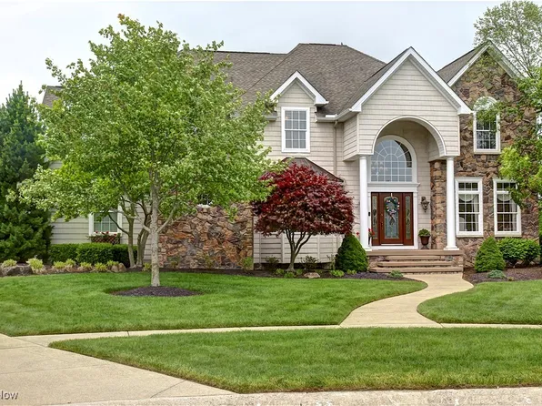 31919 Fieldstone Cir, Avon Lake, OH 44012