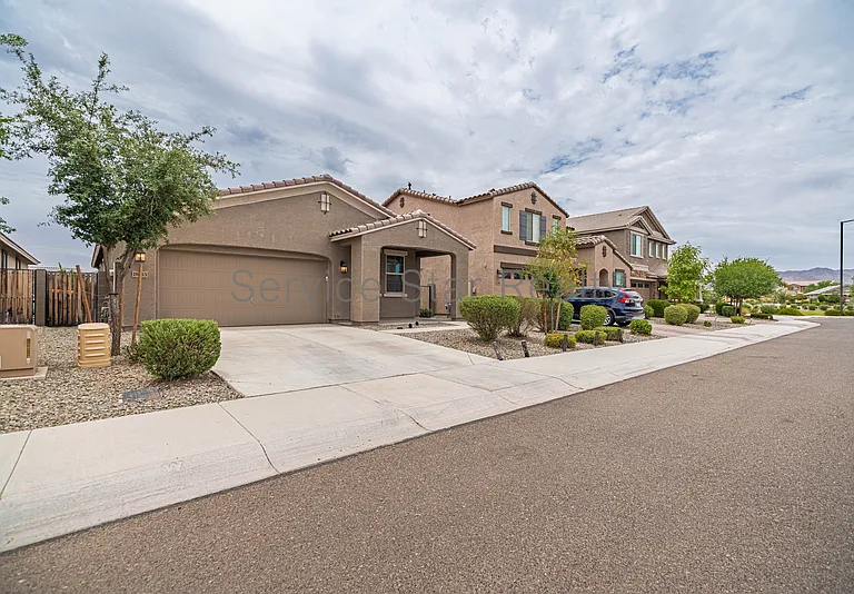18763 W Rancho Dr — Photo 2