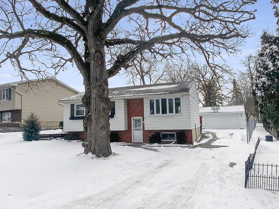 1st image of 415 Maplewood Dr