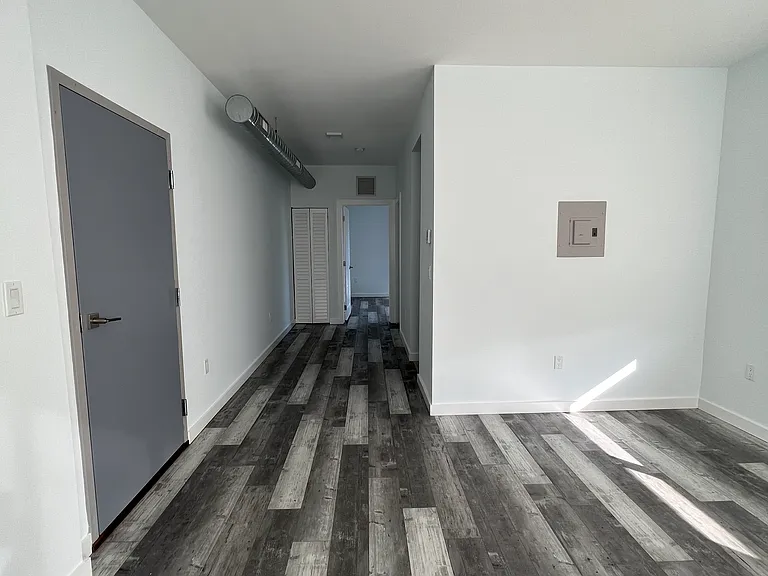 1818 SW 22nd Ave #2 — Photo 3