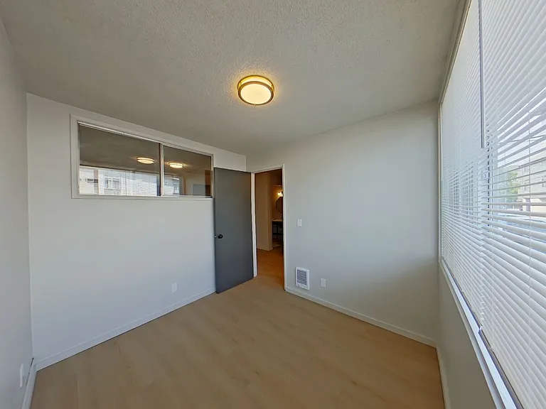 University Manor - Newly Renovated Units just a short walk from Campus! — Photo 58