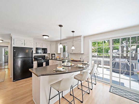 3rd image of 37 Davis St #2