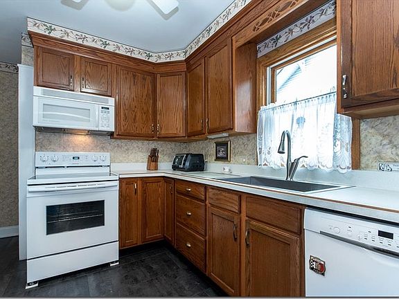 5th image of 234 Harvard Ave
