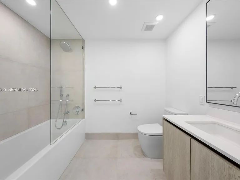 9201 E Bay Harbor Dr #302 — Photo 9