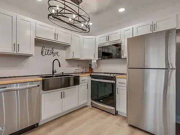 1810 Parkwood Ln #9 — Photo 2