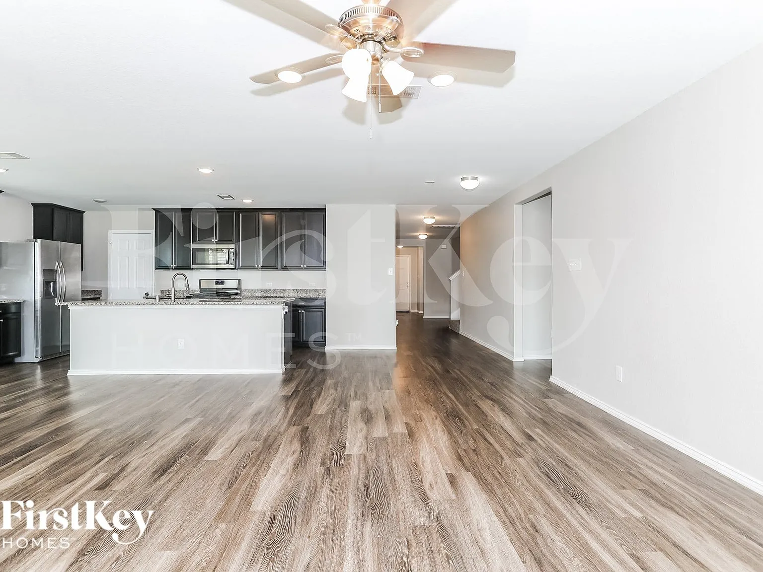 6 bed, 3.0 bath, 2733 sqft, $2,660 — Photo 4