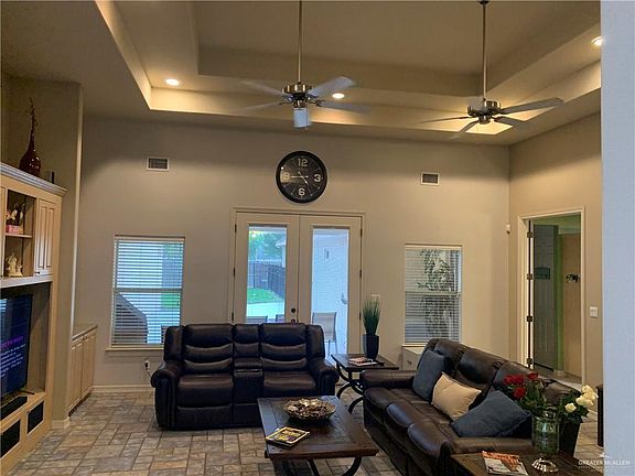 3rd image of 3208 Wisteria Ave
